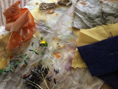 Bundle dyeing using natural dyes @ Bagshaw Museum