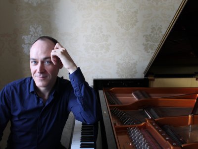 Leon McCawley (piano)