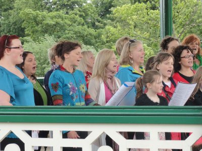 Listen to the Music!