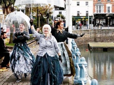 Guided Festive Story Trail : Christmas by the Sea