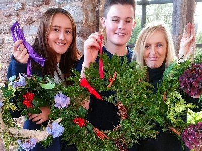 Make merry, make wreaths!