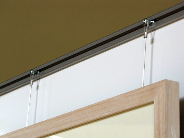 Close-up of the hanging system